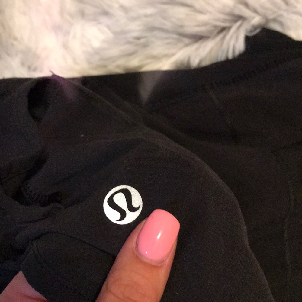 Lulu lemon shorts- size 2 - Picture 2 of 5